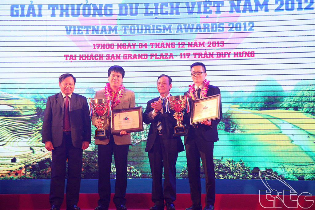 Hãng hàng không chuyên chở nhiều khách du lịch nhất VietNam Airlines và Hãng hàng không năng động nhất Vietjet Air 