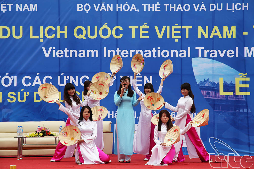 Một số tiết mục văn nghệ trong lễ bế mạc Hội chợ Du lịch Quốc tế Việt Nam - VITM Hà Nội 2014