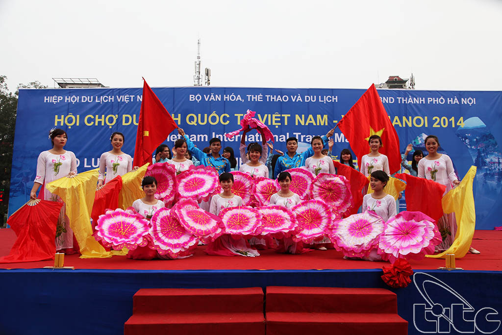 Một số tiết mục văn nghệ trong lễ bế mạc Hội chợ Du lịch Quốc tế Việt Nam - VITM Hà Nội 2014