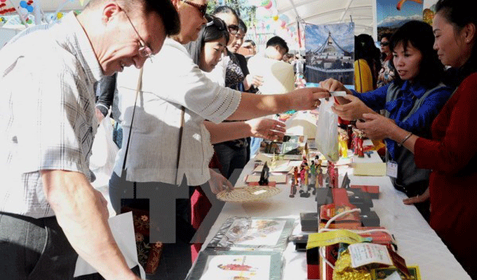 L'artisanat vietnamien présent à la foire caritative Bazaar 2015 au Pakistan