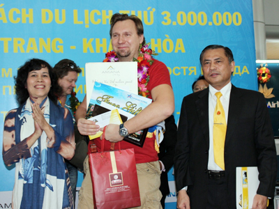 Đón vị khách du lịch thứ 3 triệu đến Nha Trang - Khánh Hòa