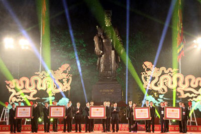 Hà Nội đón nhận bằng xếp hạng 5 di tích quốc gia đặc biệt