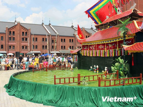 Múa rối nước Việt Nam làm xiêu lòng khán giả Nhật Bản