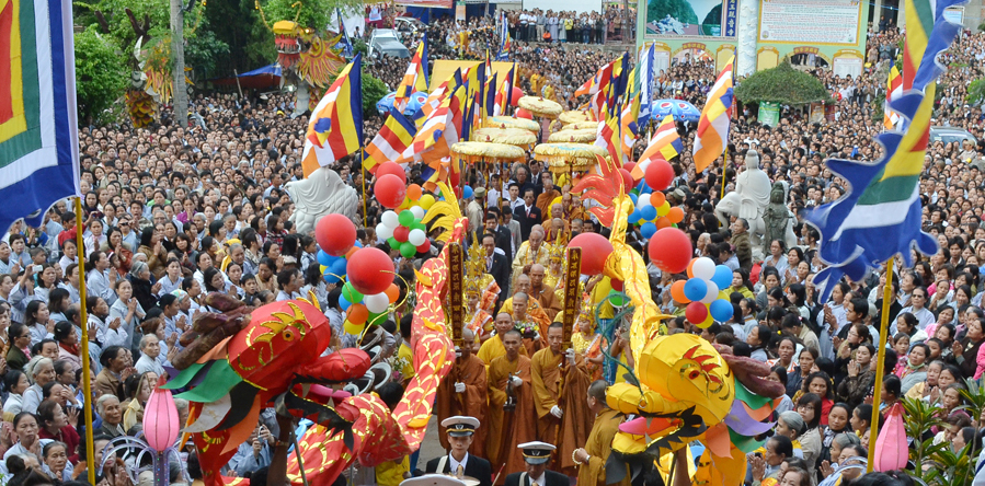 Hàng vạn phật tử, du khách dự lễ hội Quán Thế Âm 2014