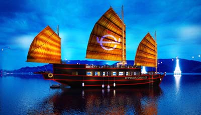 Trải nghiệm du thuyền Emperor Cruises trên vịnh Nha Trang