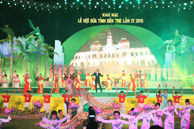 Opening the 4th Ben Tre Coconut Festival 2015