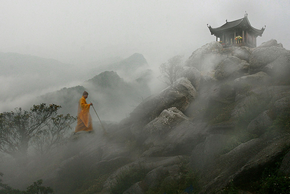 Yen Tu in mists (Quang Ninh Province) - Photographer: Bach Ngoc Tu