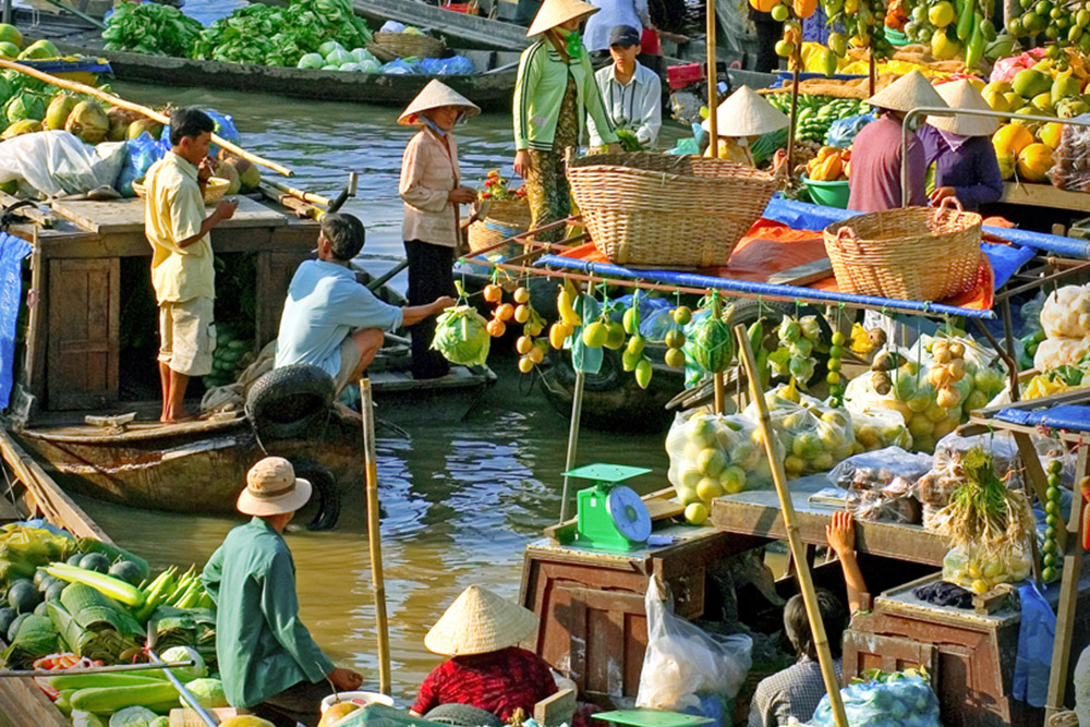 Floating Market in Tet days - Photographer: Nguyen Bach Thao