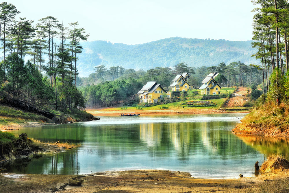 Tuyen Lam Lake (Lam Dong Province) – Photographer: Huynh Phuc Hau