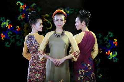 L'Ao dai, tunique traditionnelle des Vietnamiennes, présenté à New York
