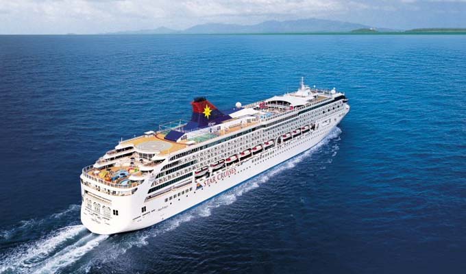 Tàu biển SuperStar Virgo đưa hơn 1.500 khách du lịch đến Hạ Long