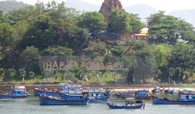 Các nhà báo Thái Lan làm phóng sự về văn hóa, du lịch Nha Trang