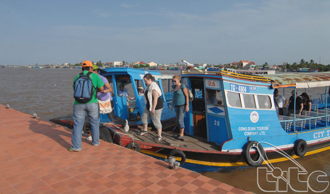 Lượng khách du lịch đến Tiền Giang tăng mạnh ngày đầu năm