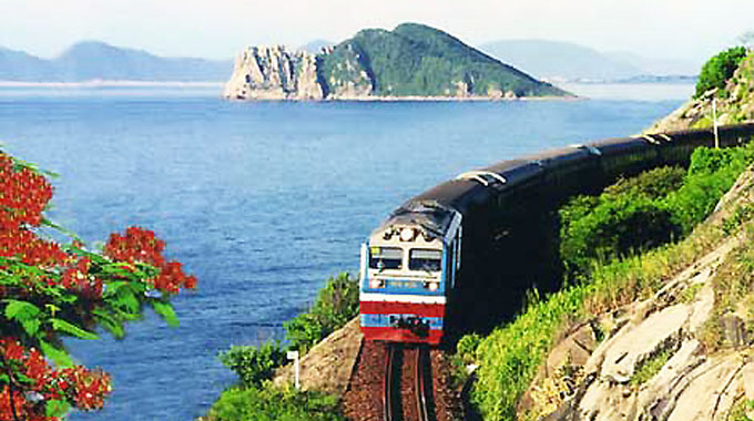 Đường sắt giảm giá vé tuyến Hà Nội và TP. Hồ Chí Minh đến các tỉnh miền trung