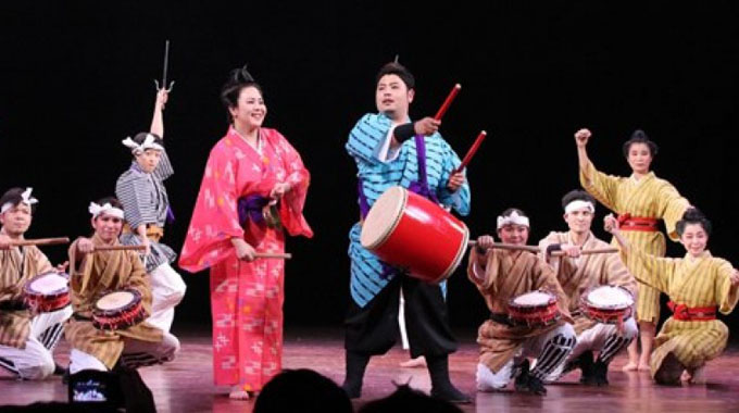 Biểu diễn nhạc cụ dân gian và múa sư tử truyền thống Nhật Bản
