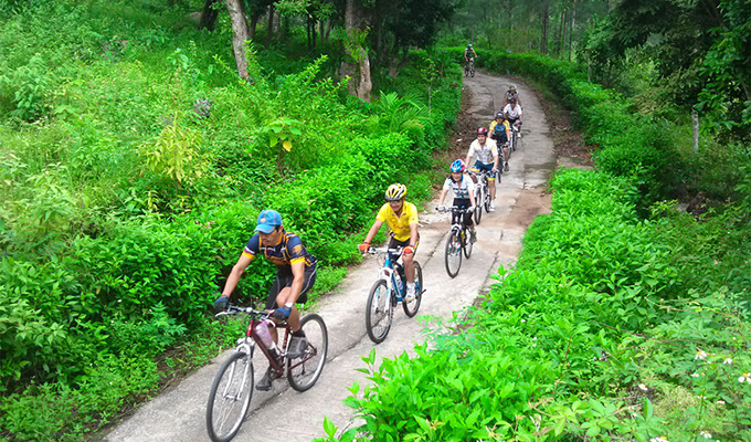 Tour xe đạp gắn kết giá trị văn hóa - môi trường