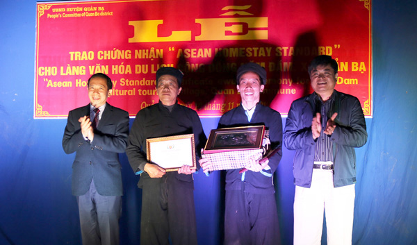 Lễ trao chứng nhận “ASEAN Homestay” cho Làng văn hóa du lịch cộng đồng Nặm Đăm 