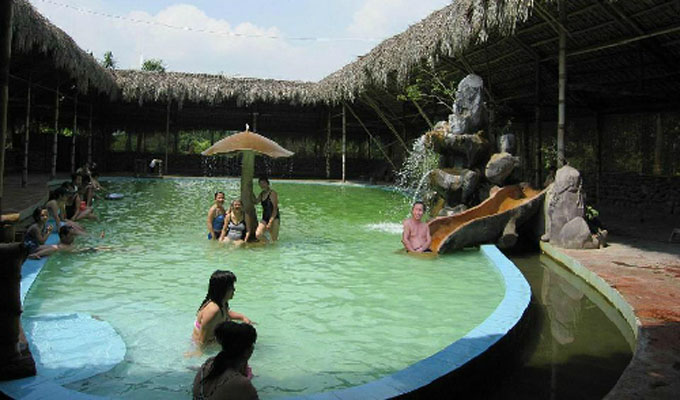 Đến Quảng Ninh trải nghiệm tắm khoáng nóng Địa Chất