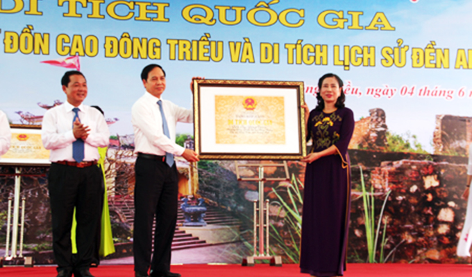 Thứ trưởng Đặng Thị Bích Liên dự lễ trao Bằng xếp hạng Di tích lịch sử quốc gia tại Quảng Ninh