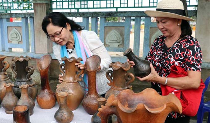 Ninh Thuan to apply for UNESCO status for Cham pottery