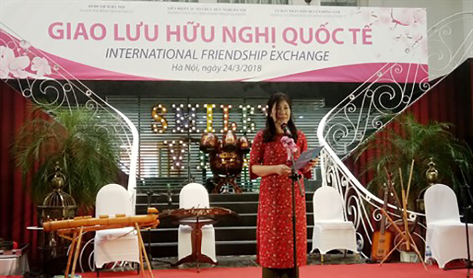 Excursion des diplomates étrangers à Dông Anh