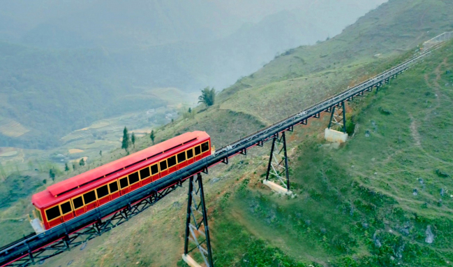 Tuyến tàu hỏa leo núi dài nhất Việt Nam chính thức hoạt động từ 31/3 