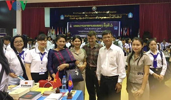 Programme d’échange entre écrivains et exposition de livres de l’ASEAN au Laos