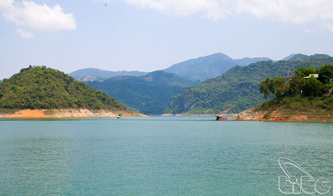 Các tỉnh Tây Bắc liên kết phát triển du lịch tuyến đường thủy sông Đà