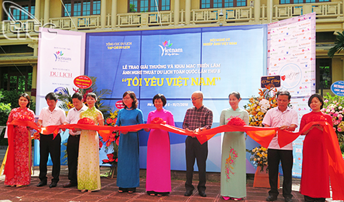 Photo exhibition “I love Viet Nam” opens in Ha Noi