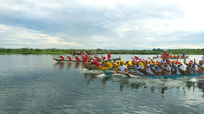 Rộn ràng lễ hội đua thuyền truyền thống trên quê hương Đại tướng