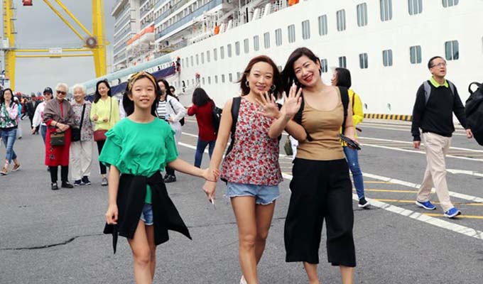 Hơn 2.000 du khách “xông đất” Đà Nẵng bằng đường biển
