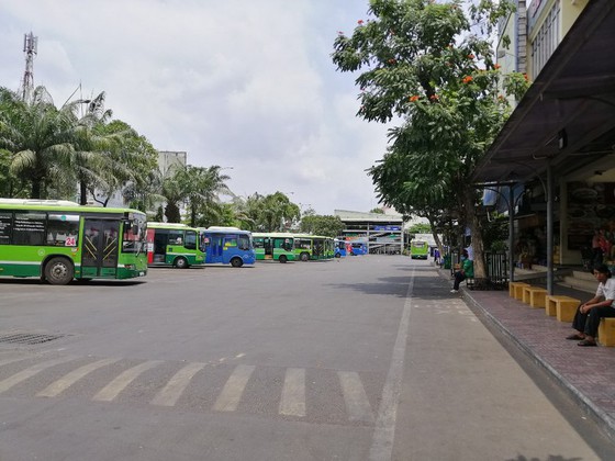 TP Hồ Chí Minh: Tạm ngưng hoạt động xe hợp đồng, xe du lịch trên 9 chỗ từ 30/3