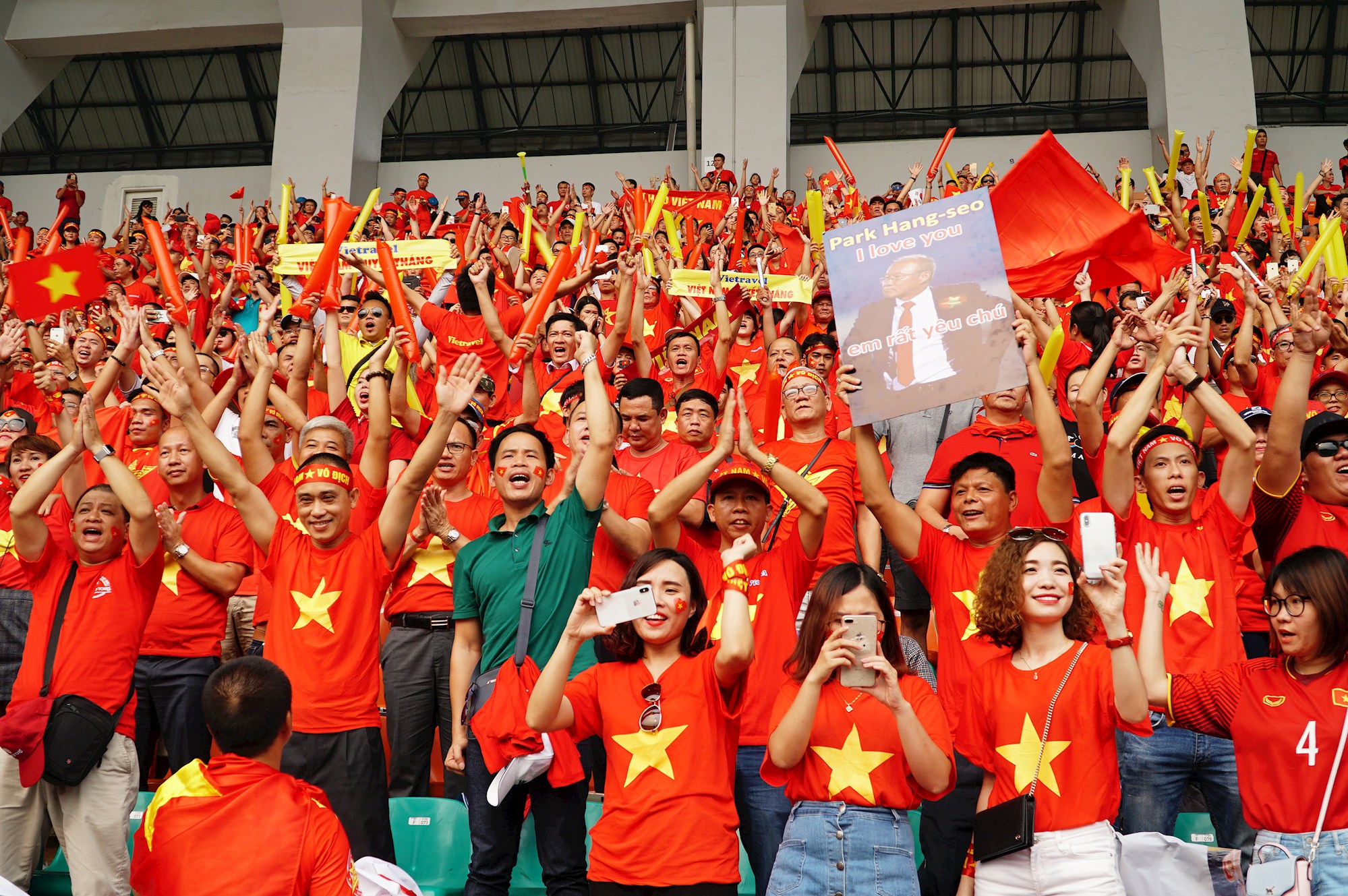 "Sốt" tour đi Philippines xem trận chung kết bóng đá nam SEA Games 30