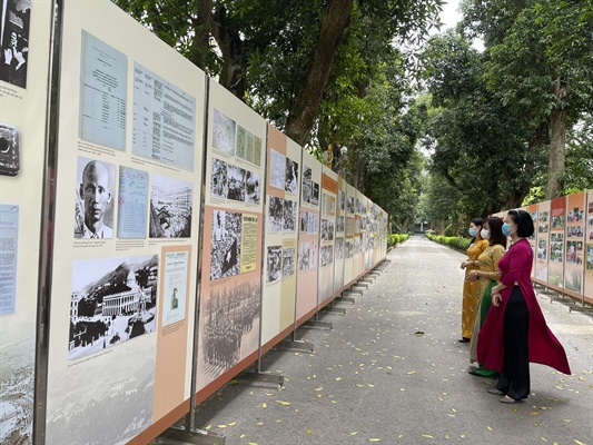 Khu Di tích Chủ tịch Hồ Chí Minh trưng bày các tư liệu quý về tấm gương đạo đức cách mạng mẫu mực của Bác Hồ