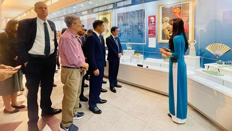 Hanoi exhibition highlights stories about President Ho Chi Minh