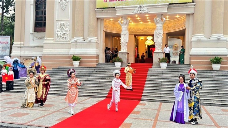 Traditional theatrical arts approach audience in Ho Chi Minh City
