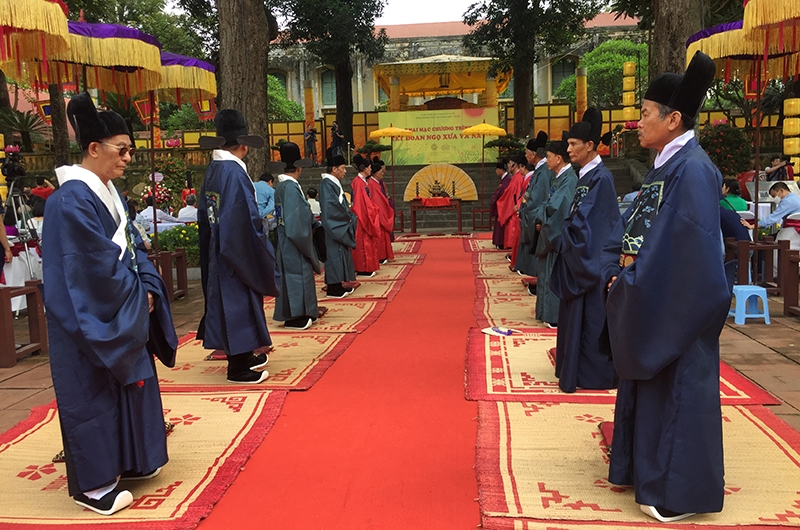 Traditional celebration of Doan Ngo Festival replicated