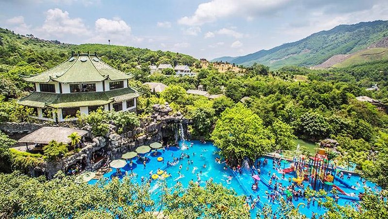 Đà Nẵng: Tắm khoáng nóng giữa núi rừng