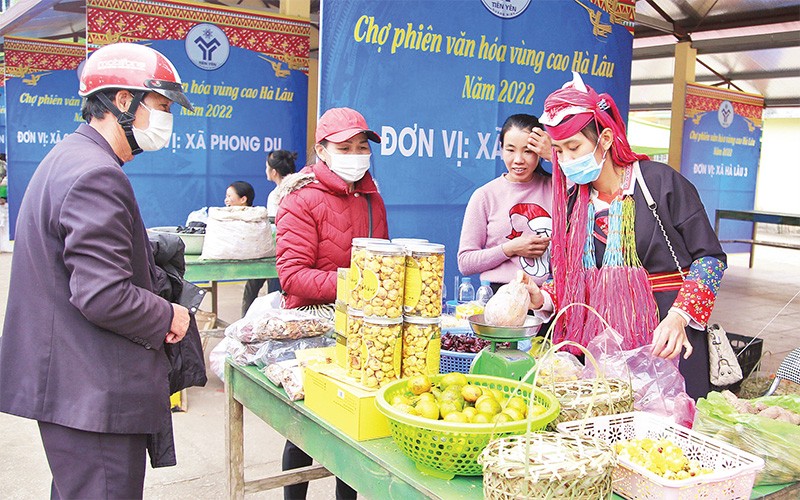 Độc đáo chợ phiên Hà Lâu (Quảng Ninh)
