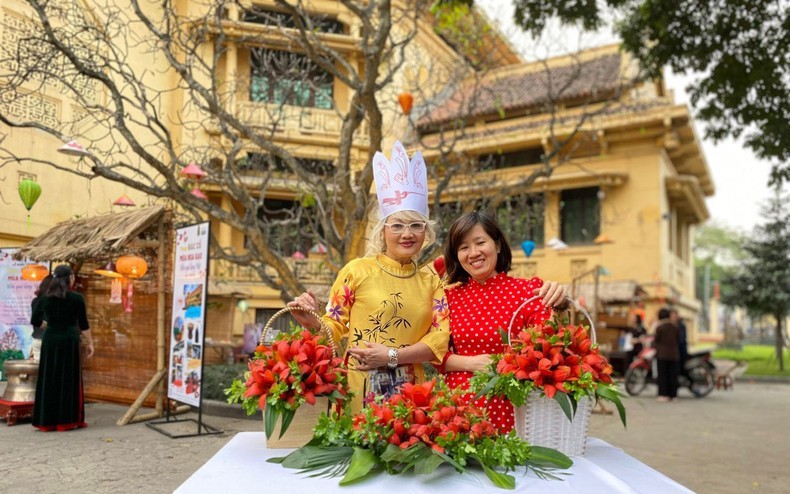 Museum offers night tour during red cotton flower season in Hanoi