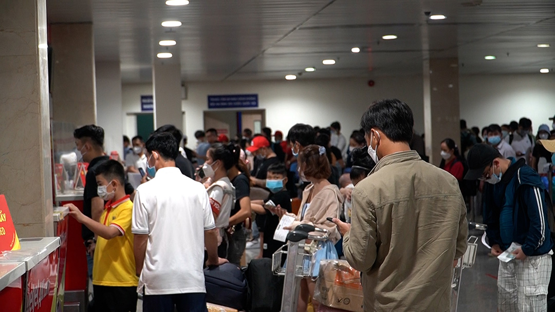 Tan Son Nhat airport braces for holiday rush