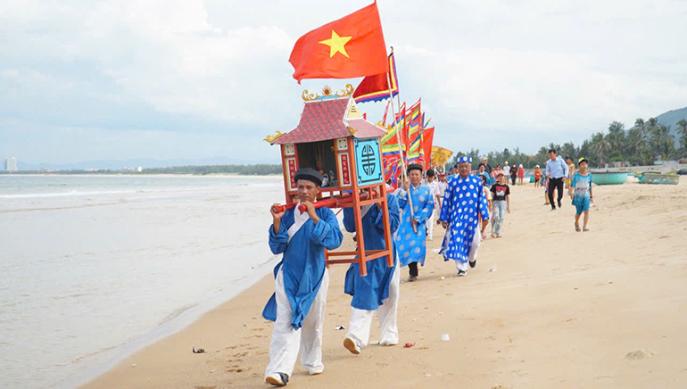 Building a tourism model in Long Thuy fishing village (Phu Yen): The core is to raise community awareness