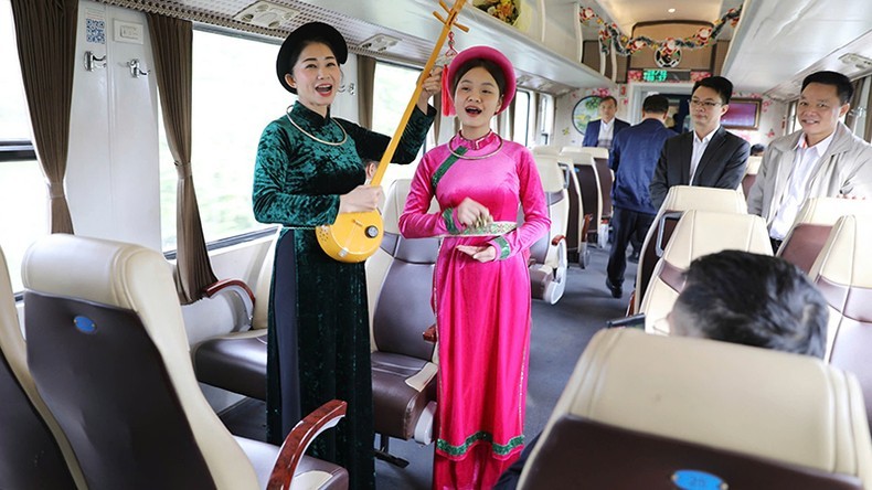 Thai Nguyen promotes tea culture and tourism on Ha Noi - Quan Trieu railway line