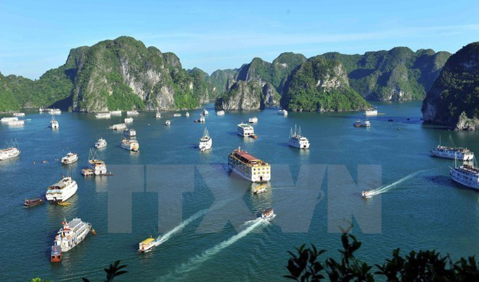 Plus de 6.200 touristes à Ha Long