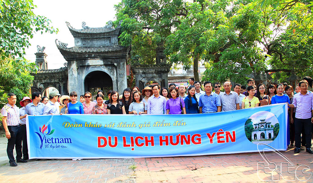 Surveying Red River tourism products in the route of Ha Noi – Hung Yen