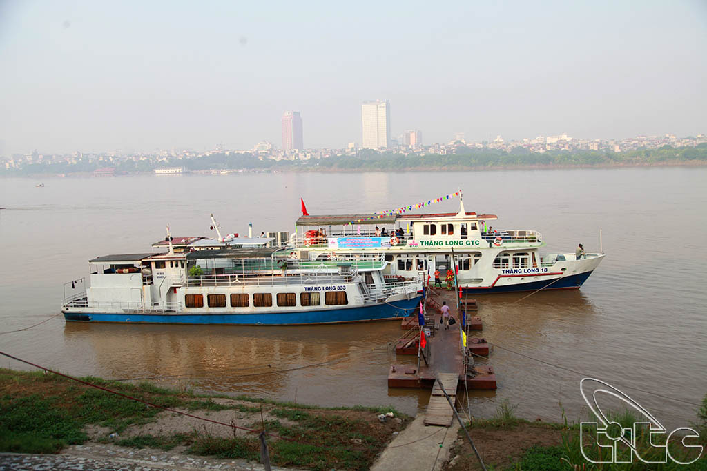 Thang Long GTC Red River tourism boat