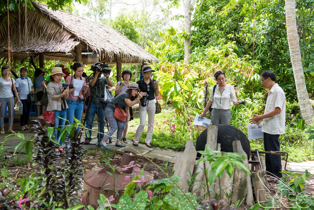 Introduction of cocoa processing at Muoi Cuong cocoa Garden (Phong Dien, Can Tho)