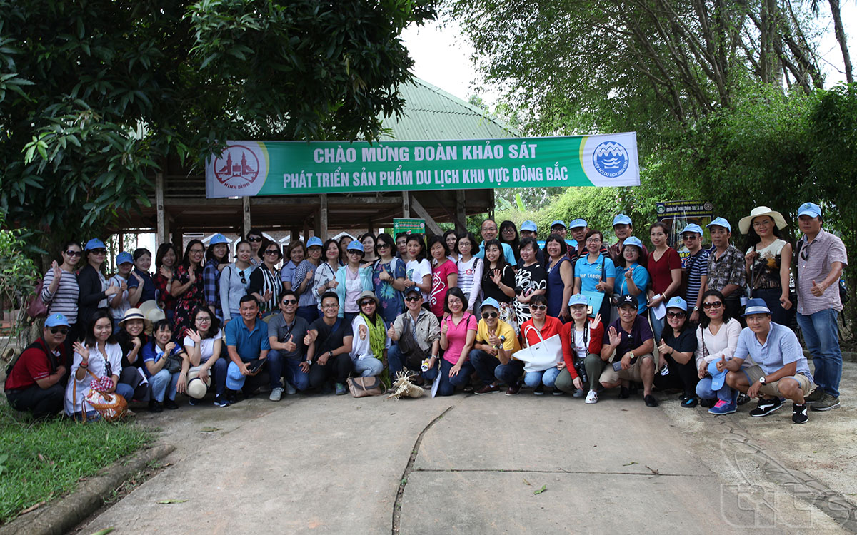 The famtrip delegation in Nho Quan District, Ninh Binh Province