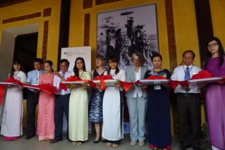Vernissage d'une exposition sur la vie royale des Nguyen à Hue 