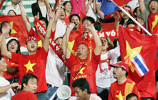 Special tour of Laos, Thailand to cheer on Vietnamese footballers 